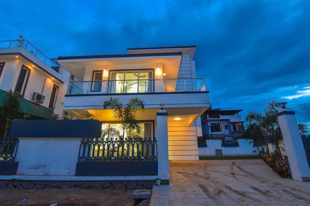 Royal Paradise Villa Lonavala Buitenkant foto