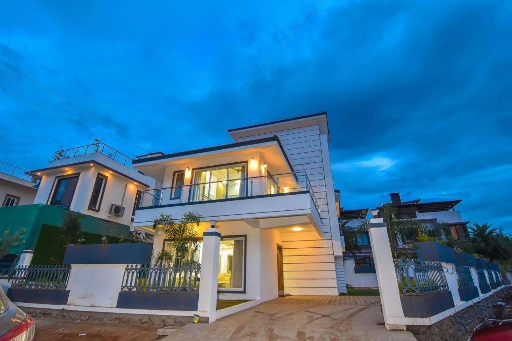 Royal Paradise Villa Lonavala Buitenkant foto