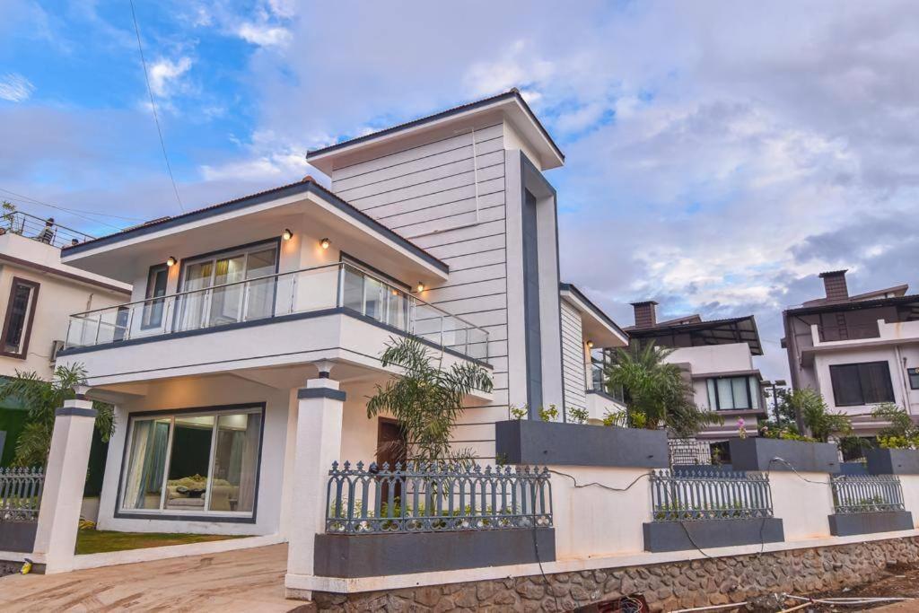 Royal Paradise Villa Lonavala Buitenkant foto